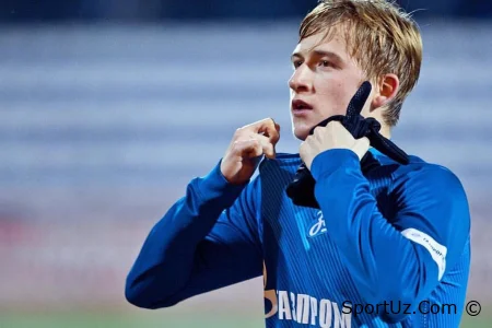 Ozarbayjon terma jamoasi o'yinchisi Isayev: devor orqasidan Dzyuba, Kerjakov, Kokoringa qaradi