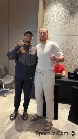 Aleksandr Volkov UFC 321 musobaqasida jang oldidan Jailton Almeyda bilan uchrashdi