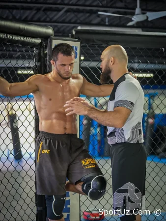 Mahachev va Xaybulayev bilan Usmon Nurmagomedov mashg'ulotlaridan kadrlar bilan bo'lishdi