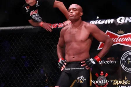 50 yoshli Anderson Silva boks bahsida Tyron Vudlini nokautga uchratdi