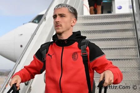 "Milan" yarim himoyachi Aleksis Salemakers bilan shartnomasini uzaytirganini e'lon qildi