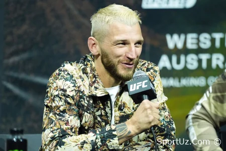 "Men uning bir necha yillik hayotini olib tashlayman va umidlarini puchga chiqaraman." Dan Xuker-  Sent-Denis bilan jang haqida