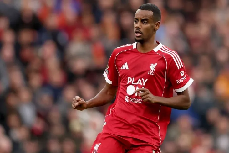 Aleksandr Isak Shvetsiyaning "Oltin to'pi" ni 2025 yilning eng yaxshi o'yinchisi sifatida qo'lga kiritdi