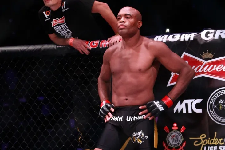 50 yoshli Anderson Silva boks bahsida Tyron Vudlini nokautga uchratdi
