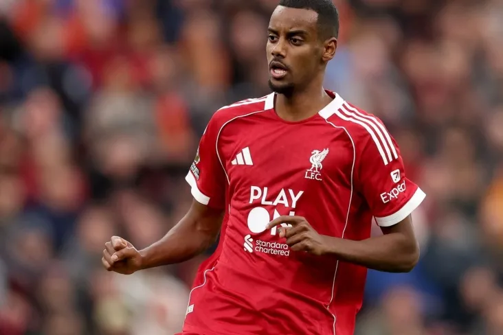 "Liverpul" murabbiyi Arne Slot Aleksandr Isakning oyog'ini sindirib tashlaganini ma'lum qildi