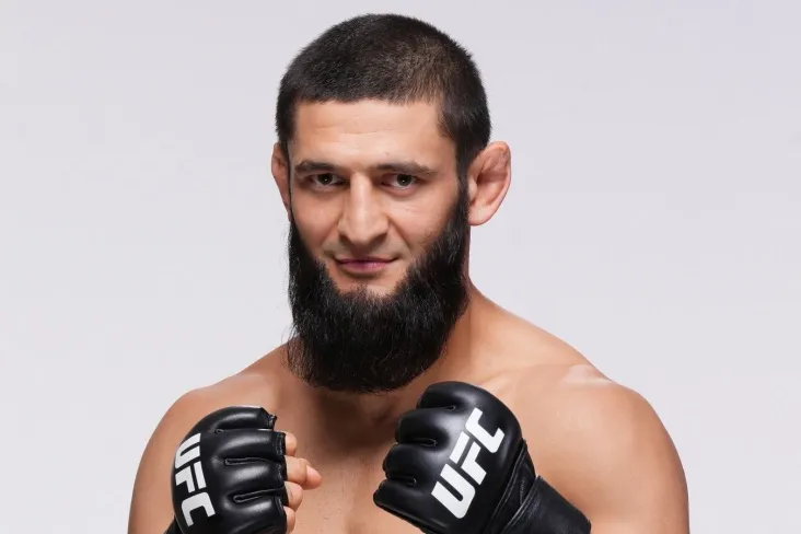 Hamzat Chimayev "Chechenistonning yil sportchisi" deb tan olingan, mukofotni Qodirov o'g'li bilan topshirgan