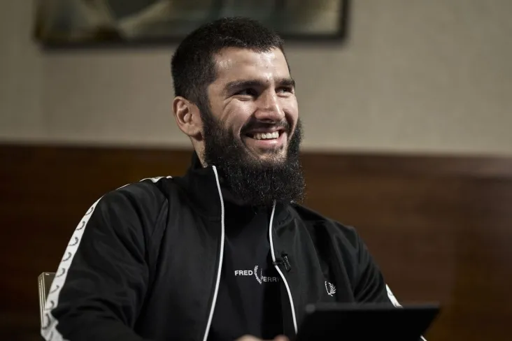 Beterbiyev Groznyda "Xalq sevimlisi" mukofotiga sazovor bo'ldi va Qodirovga minnatdorchilik bildirdi