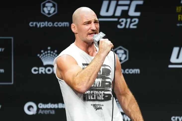 Shon Striklend braziliyalik o'rta vazn bilan sparring o'tkazdi