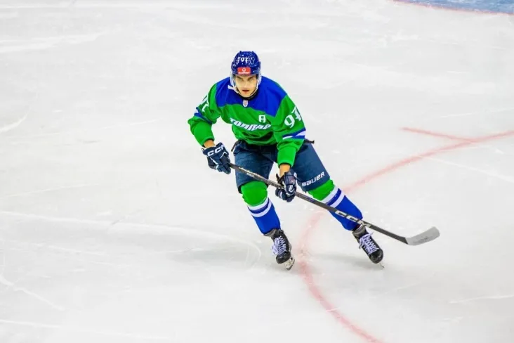 "Salavat Yulayev" hujumchisi Artur Fayzov hozirgi eng yaxshi bokschini nomladi