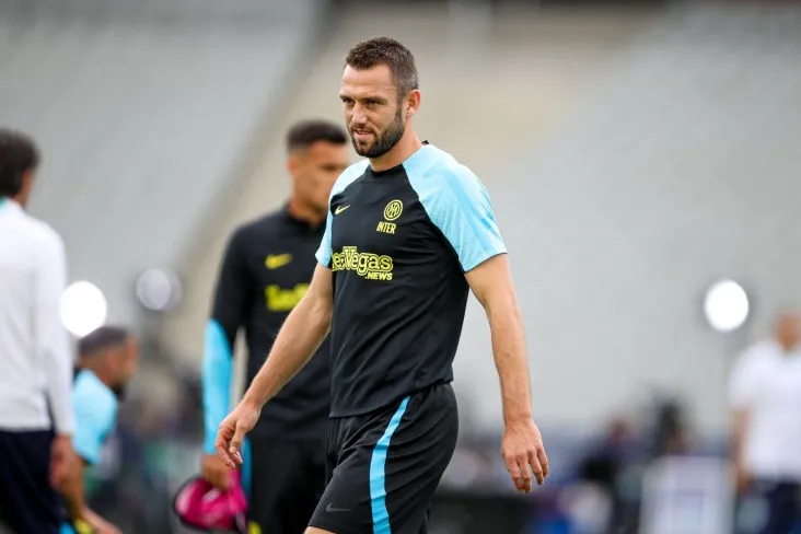 "Barselona" A-MD seriyasidagi uchta himoyachining nomzodlarini ko'rib chiqmoqda