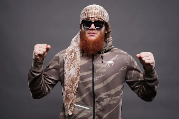 Magomedov, agar u grappling jangida mag'lubiyatga uchragan bo'lsa, Tsarukyanga sovg'a qilishini aytdi