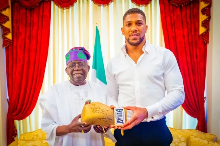 Nigeriya prezidenti bola Tinubu shaxsan qo'ng'iroq qildi Entoni Joshua uning ishtirokidagi baxtsiz hodisadan keyin