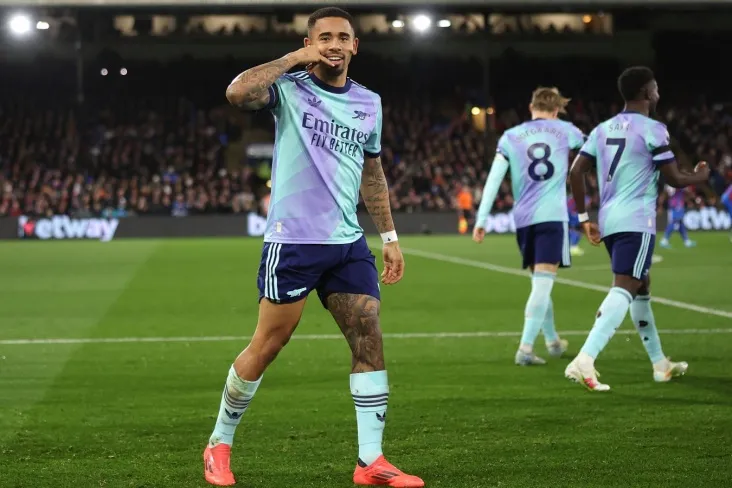 "Arsenal" forvardi Jezus golni nishonlashni diniy mazmundagi futbolka bilan tushuntirdi