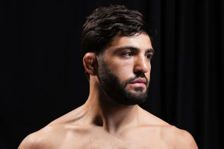 Video: Arman Tsarukyan qor avtomobilida sayr qilmoqda