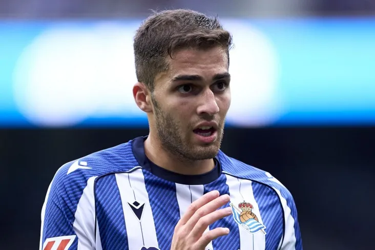 Nikitin Zaharyanga"Real Sossedad" ning asosiy tarkibida o'z o'rnini qanday qaytarish haqida gapirdi