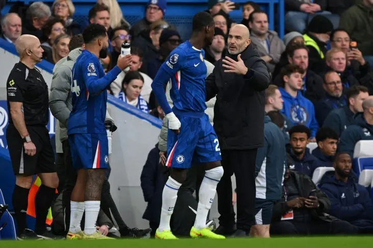 "Chelsi" muxlislari mareska ketganidan keyin klub rahbariyatiga qarshi norozilik bildirishmoqda-Sun