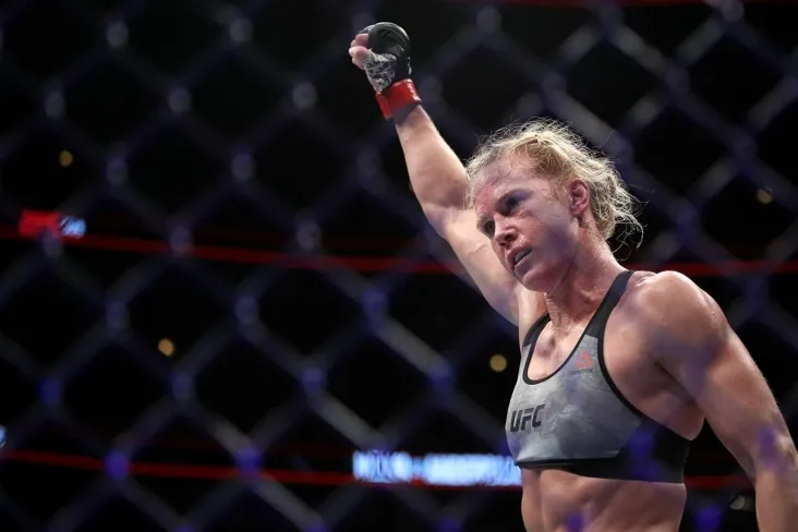 UFCning sobiq chempioni Xolli Xolm Puerto-Rikoda boks bo'yicha jahon chempionligi uchun jangda mag'lub bo'ldi