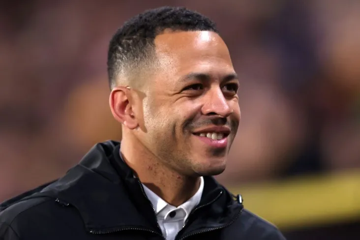 "Strasburg ""Chelsea" da ishlash uchun klubni tark etgan murabbiy Liam Rosenorga murojaat qildi.