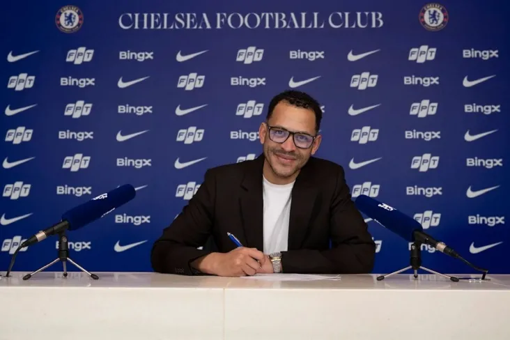 "Chelsi" ning yangi bosh murabbiyi Liam Rosenor klubning o'quv bazasiga keldi