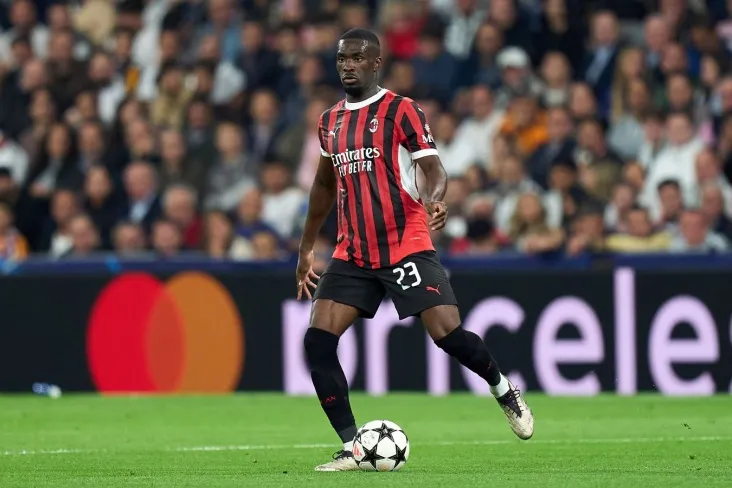 Fikayo Tomori ikki APL-Skir klubining qiziqishiga qaramay, "Milan" bilan shartnomasini uzaytiradi