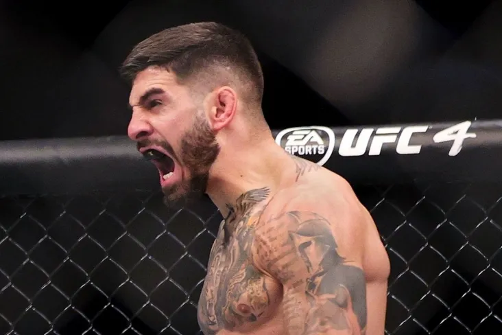 Chandler 2026 yilda Topuriyani mag'lub etadigan jangchini nomladi. Bu rus emas