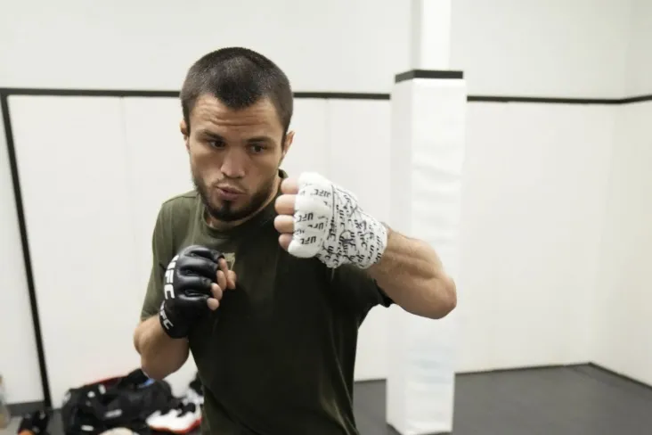 Surat: Umar Nurmagomedov va Manel Kape Las-Vegasdagi rus o'quv lagerida