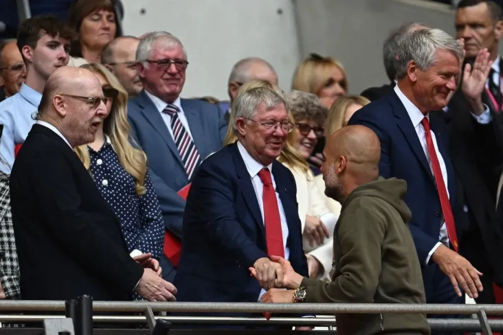 "MU" rahbariyati Fergyuson bilan yangi murabbiy — Mirror haqida maslahatlashmoqchi emas