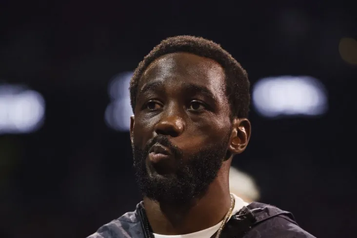 Terens Krouford rus tilini eslatib, bokschilardan qaysi birini ko'cha jangiga olib borishini aytdi