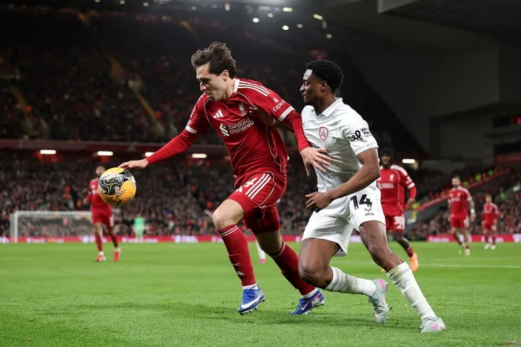 "Liverpul" Angliya Kubogi o'yinida "Barnsli" ni mag'lub etib, oxirida ikkita gol urdi