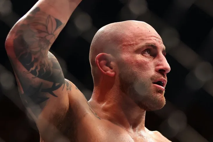 Volkanovski Lopes bilan revansh oldidan sport zalida mashg'ulot o'tkazdi