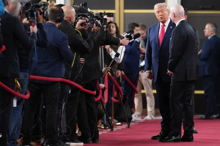 AQSh immigratsiya vizalarini berishni to'xtatadi. Sayyohlar mamlakatga kelishlari mumkin-Fox News