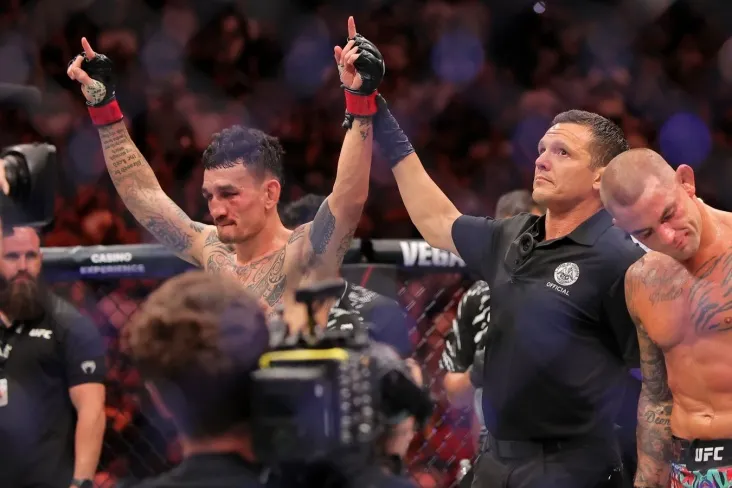 Xollouey Oliveyra ustidan g'alaba qozonganidan so'ng Topuriya bilan ikki unvon uchun kurashmoqchi ekanligini aytdi