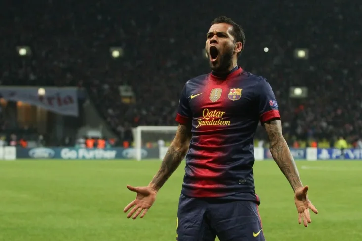 Dani Alves sobiq xotinini sudga berdi, u "Barselona" ning sobiq futbolchisi-UOL aktivlarini boshqargan