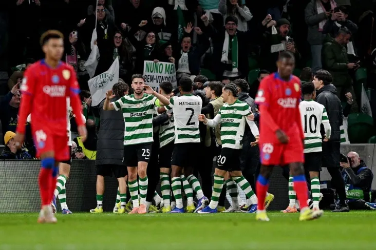 PSJ LCHda 2013 yildan beri birinchi marta top-5 ligasidan bo'lmagan jamoaga mag'lub bo'lib, 32 o'yindan iborat seriyani to'xtatdi.