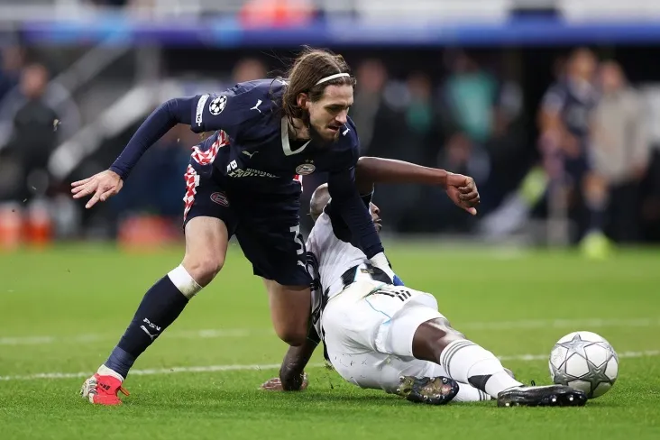 "Nyuakastl Yunayted" Chempionlar Ligasi umumiy bosqichining 7-turida PSVni mag'lub etdi