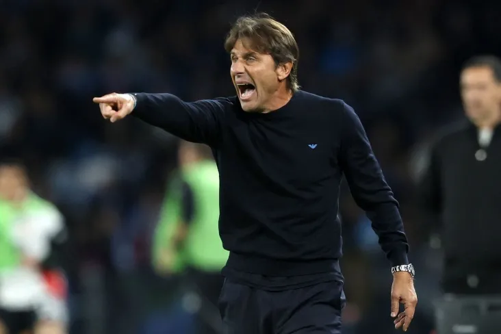 "Ehtimol, u umuman jinsiy aloqada emas, chunki u juda g'azablangan tur." Kosta-Konte haqida