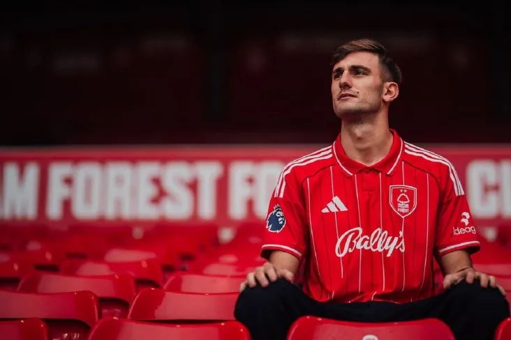 "Nottingem Forest "" Napoli " forvardini sotib olish huquqi bilan ijaraga olganini e'lon qildi