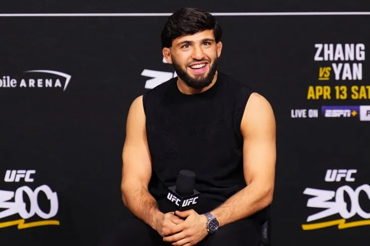 "Paddy shunchaki axlat, eng yaxshi jangchi emas." Tsarukyan Pimblettning chiqishlarini tanqid qildi