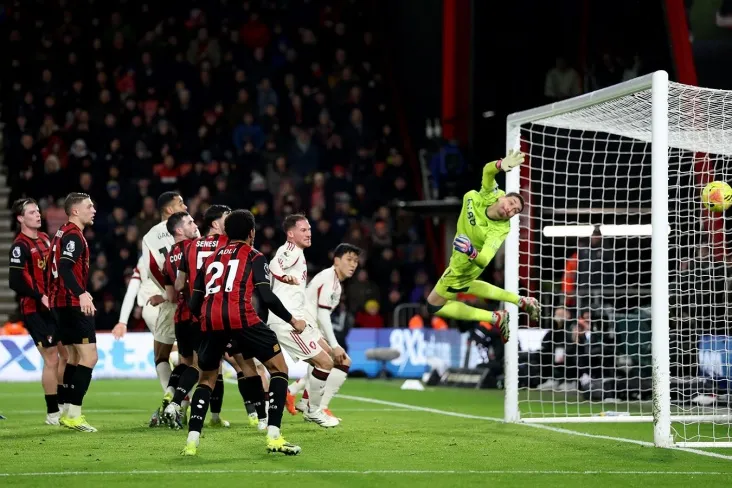 Nevill: "Liverpul ""Bornmut" ga qarshi o'yinda zaif ko'rindi, ular biroz yumshashdi