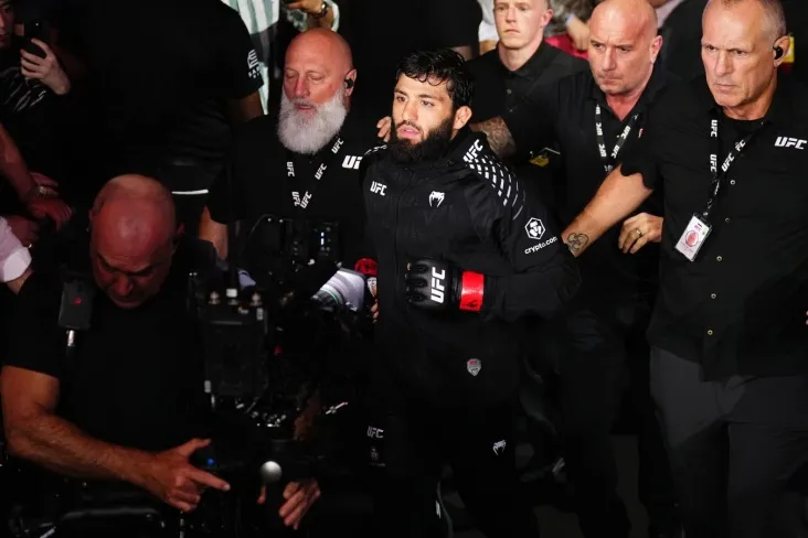 Kikboksing bo'yicha sobiq chempion Tristan Teyt Armand Tsarukyanni "Gangster"deb atagan