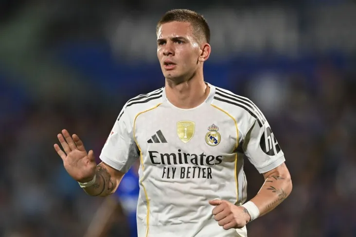 "Real" yarim himoyachisi Mastantuono murabbiylar Arbeloa va Xabi Alonso haqida gapirdi