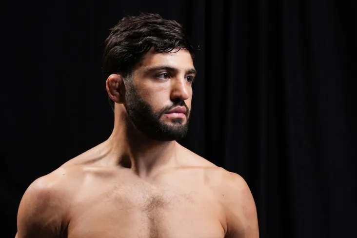 Volkanovskiy TSARUKYANNING UFC engil vazn toifasiga o'tishi mumkinligi haqida gapirdi