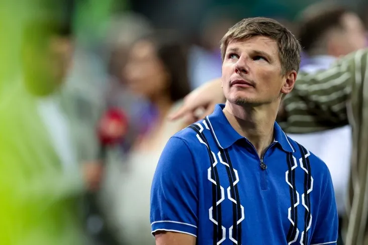 Arshavin "Arsenal"bilan Chempionlar Ligasi o'yinidan oldin "Qayrata" futbolchilariga murojaatni yozib oldi