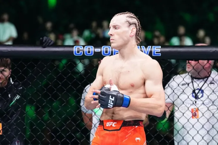 "Siz bilan faxrlanaman." Pimblettning rafiqasi Paddi Gatjidan mag'lub bo'lganidan keyin qanday ko'rinishini ko'rsatdi