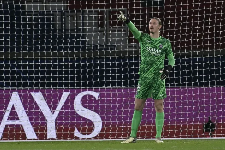 Safonov "PSJ" ning Chempionlar Ligasi o'yinida "Nyukasl"bilan yomon amalga oshirilganligi haqida fikr bildirdi.