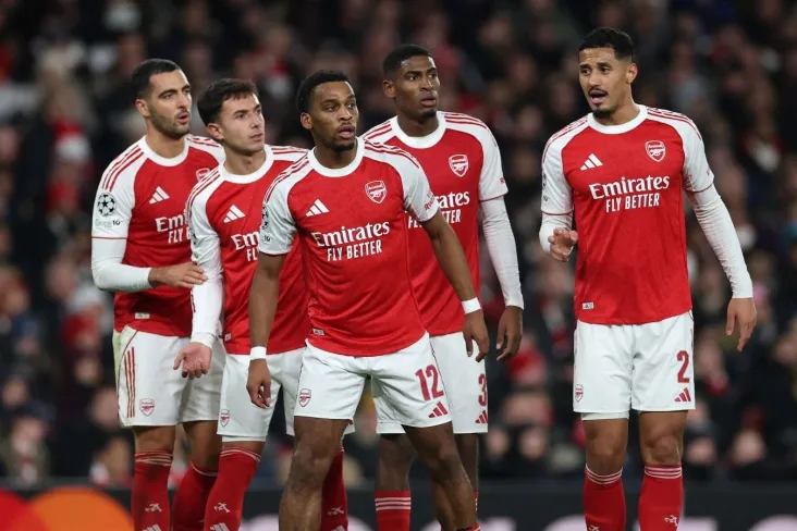 "Arsenal "reysning bekor qilinishi sababli avtobusda" Lids " bilan o'yinga yo'l oldi-Sky Sports