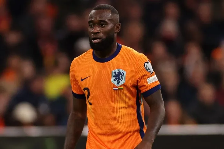 "Liverpul" Niderlandiya terma jamoasi himoyachisini imzolash bo'yicha muzokaralar olib bormoqda Romano