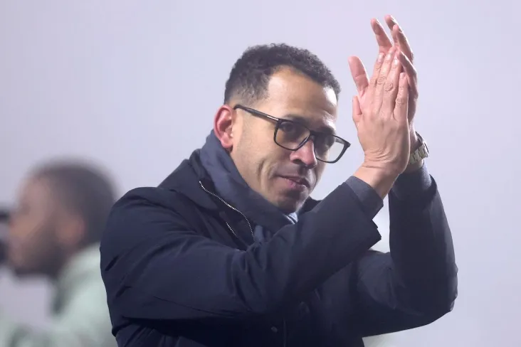 Rosenor APLning uchta boshlang'ich o'yinida ham g'alaba qozongan to'rtinchi ingliz murabbiyi bo'ldi