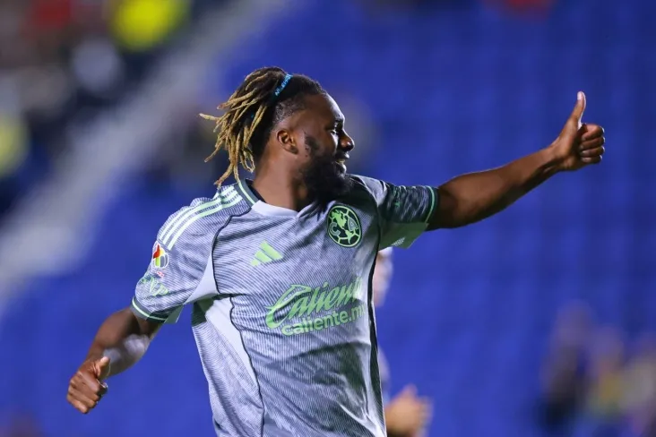 Nyukaslning sobiq futbolchisi Sent-Maksimen o'z farzandlariga nisbatan irqchilik tufayli Amerikani tark etdi