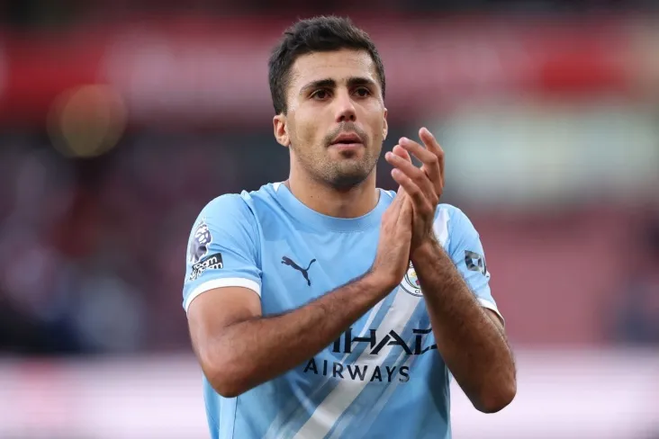 Rodri "Manchester Siti" ning "Tottenxem" bilan o'yinida hakamning ishini tanqid qildi